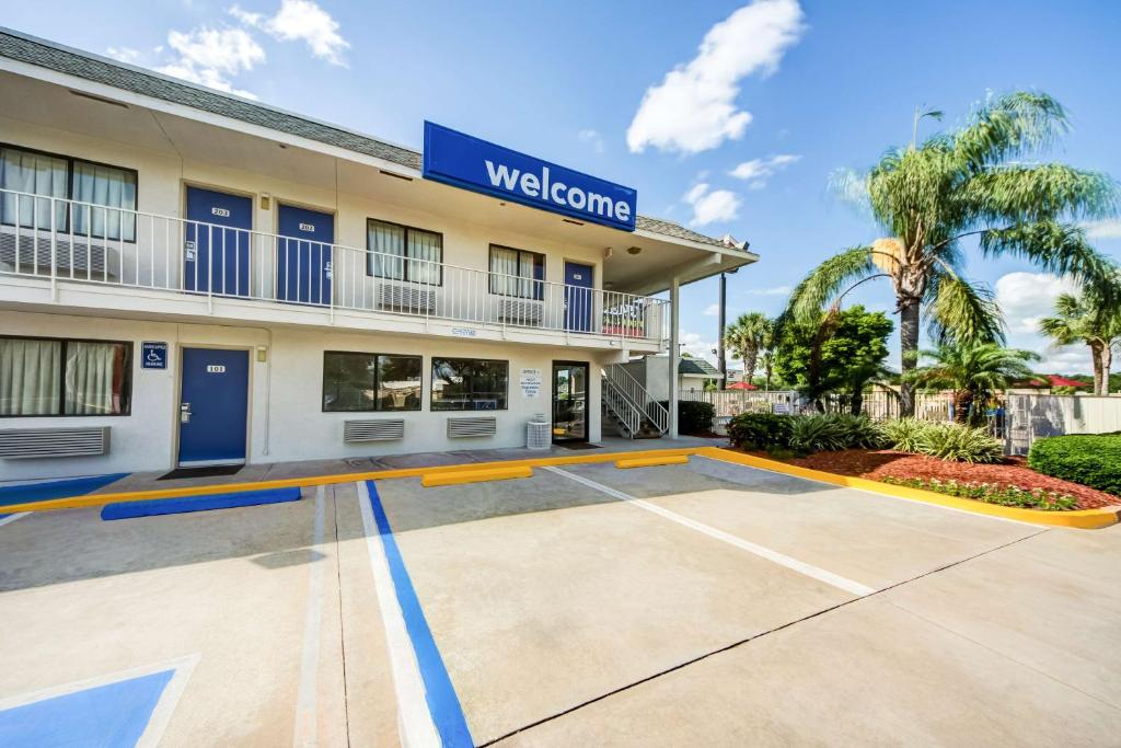 Motel 6-Lakeland FL - main image