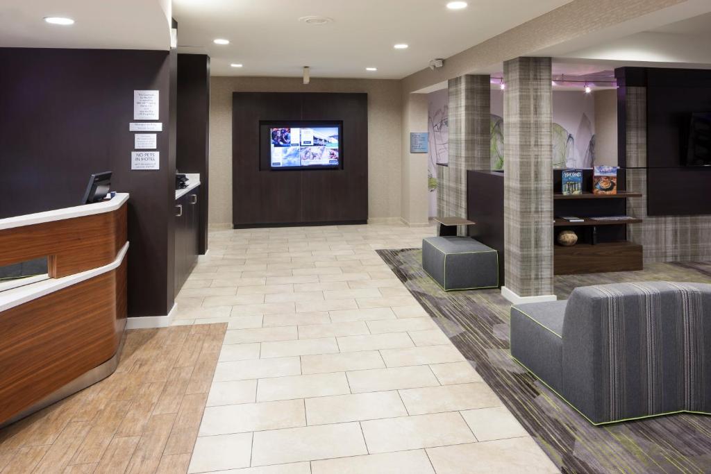 Courtyard by Marriott Pensacola - image 2