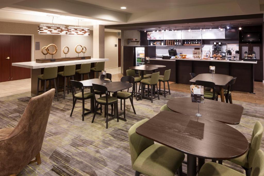 Courtyard by Marriott Pensacola - image 4