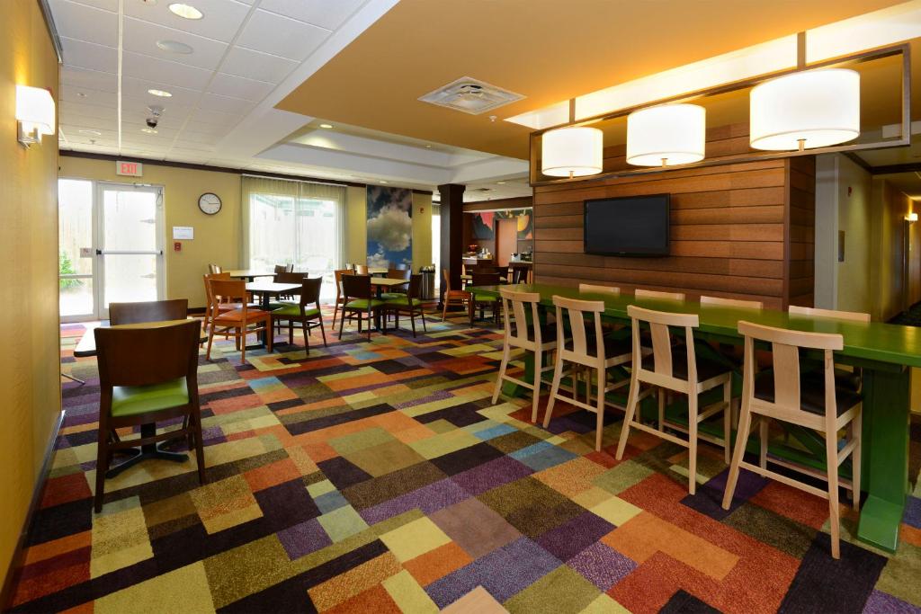 Fairfield Inn & Suites Fort Walton Beach-Eglin AFB - image 4