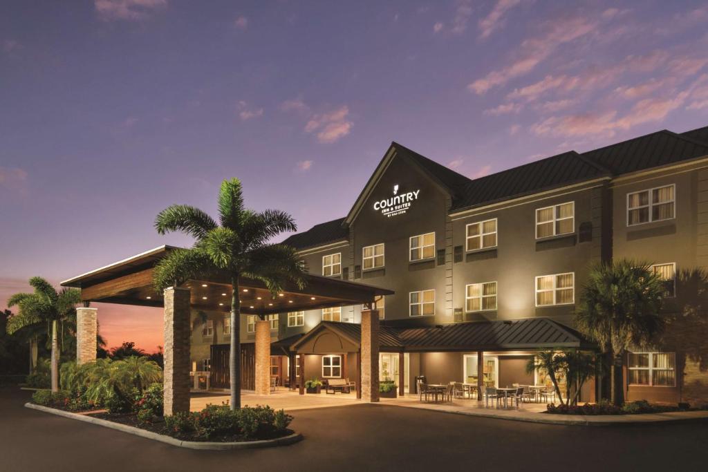 Country Inn & Suites by Radisson Bradenton-Lakewood-Ranch FL - main image