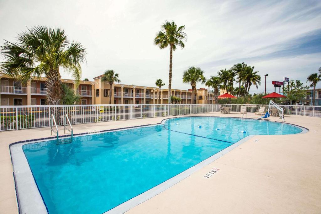 Days Inn by Wyndham Ormond Beach - image 4