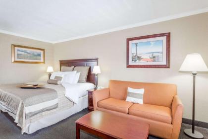 Days Inn by Wyndham Destin - image 3