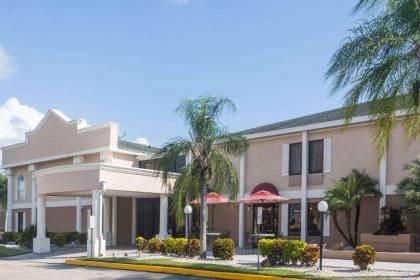 Travelodge by Wyndham Fort Myers - image 5