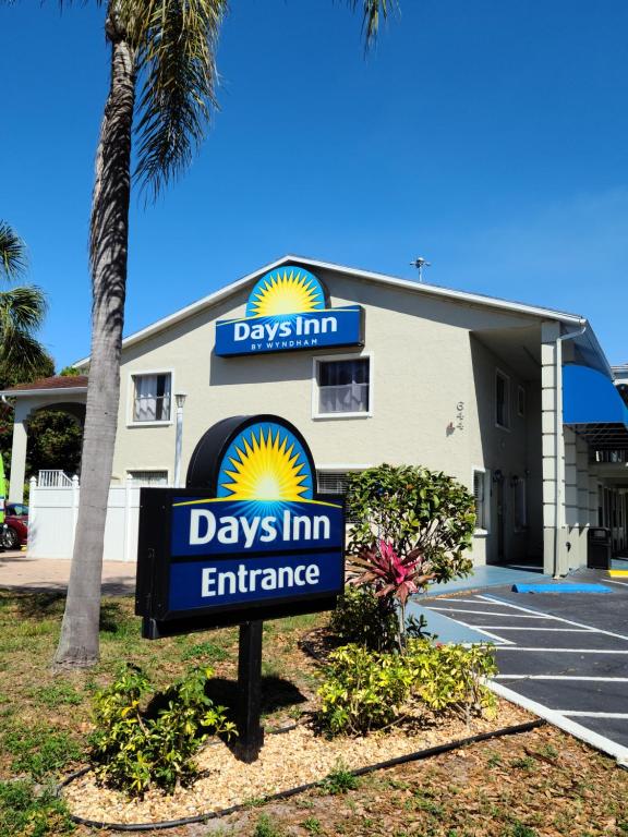 Days Inn by Wyndham Bradenton I-75 - main image