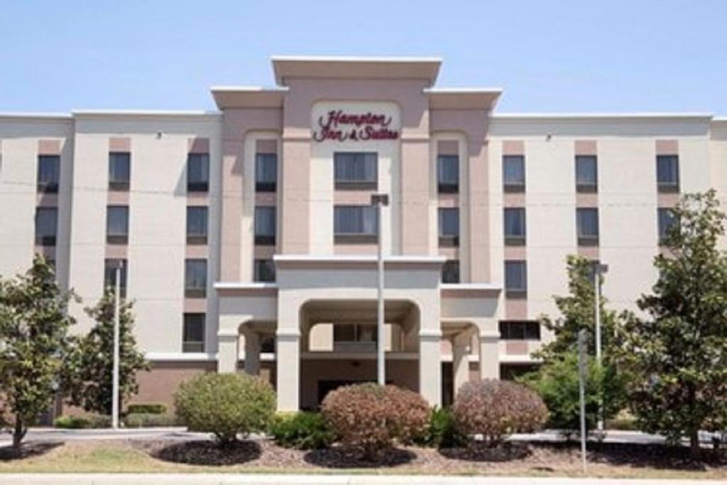 Hampton Inn & Suites Largo - main image