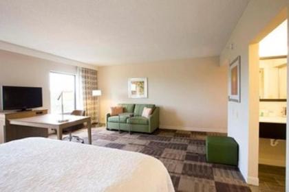 Hampton Inn & Suites Largo - image 4