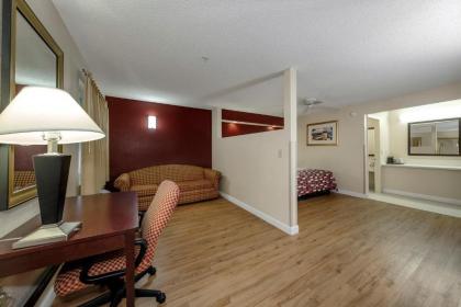 Red Roof Inn Ellenton - Bradenton NE - image 2