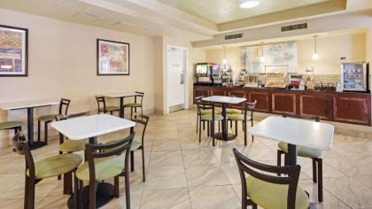 Best Western Plus Deerfield Beach Hotel & Suites - image 4