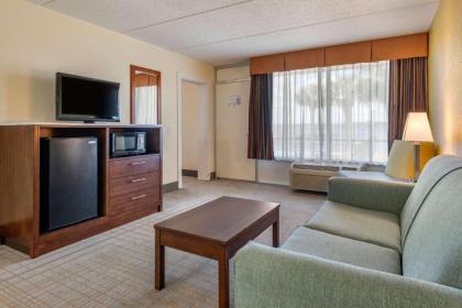 Quality Inn and Suites Riverfront - image 5