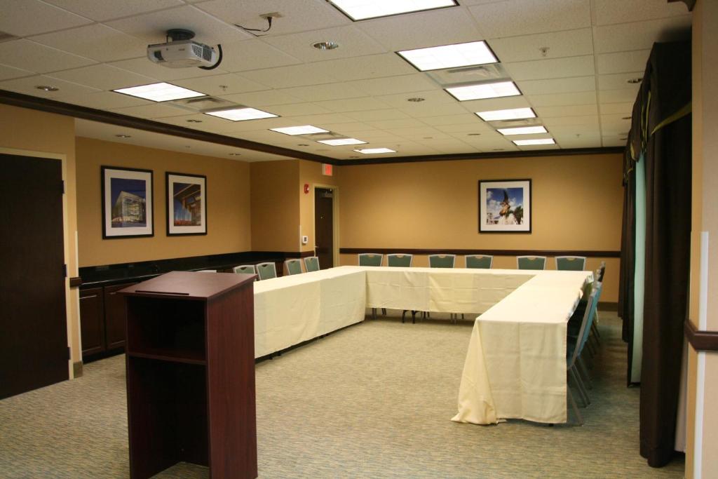 Hampton Inn & Suites Jacksonville Beach Boulevard/Mayo Clinic - image 5