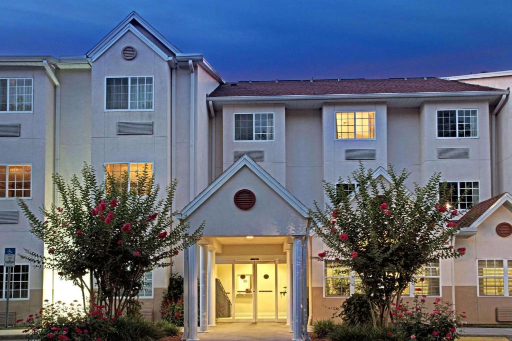 Microtel Inn & Suites by Wyndham Brooksville - main image