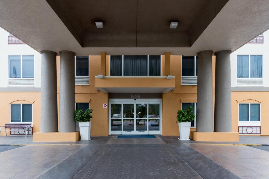 Holiday Inn Express & Suites Tavares an IHG Hotel - image 3