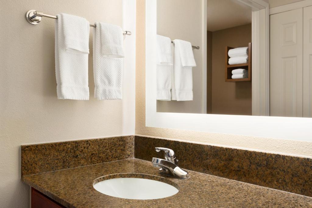 Staybridge Suites Tampa East- Brandon an IHG Hotel - image 5