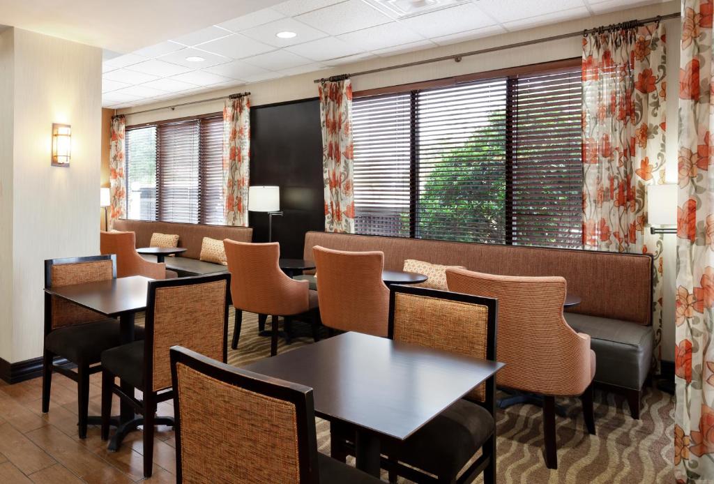 Hampton Inn by Hilton Spring Hill - image 4