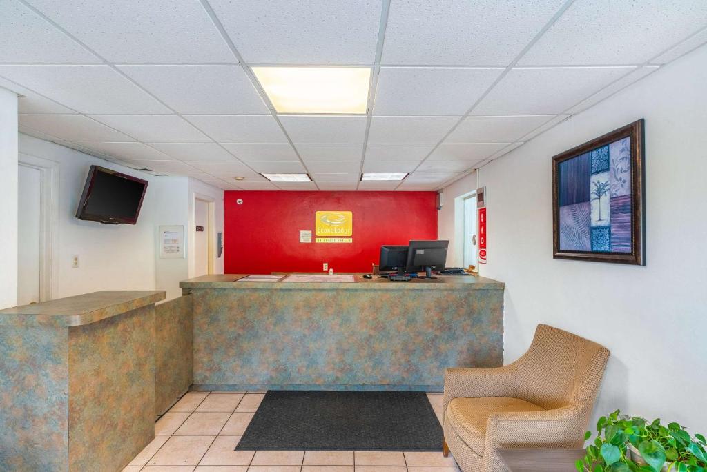 Econo Lodge University - image 4