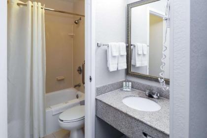 Quality Inn Miami Airport - Doral - image 2