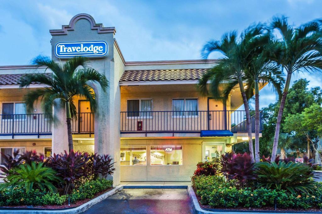 Travelodge by Wyndham Riviera Beach/West Palm - main image