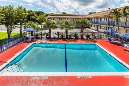 Travelodge by Wyndham Riviera Beach/West Palm - image 3