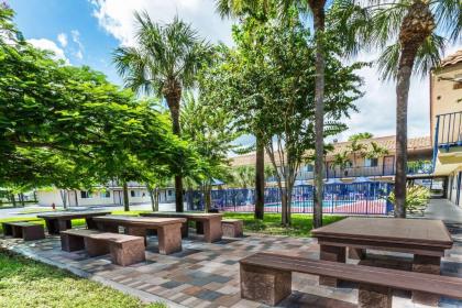 Travelodge by Wyndham Riviera Beach/West Palm - image 4