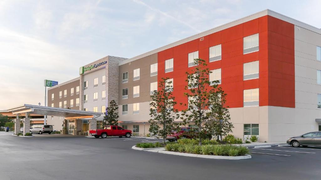 Holiday Inn Express & Suites - Tampa East - Ybor City an IHG Hotel - main image