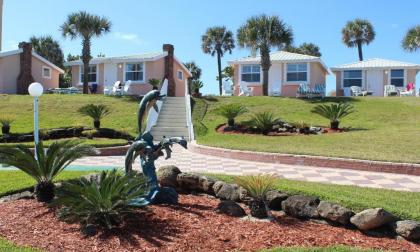 Shoreline Suites & Cabana Cottages – Beachfront