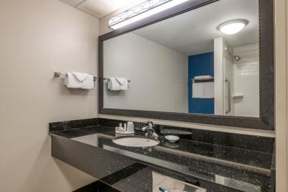 Fairfield Inn and Suites Holiday Tarpon Springs - image 4