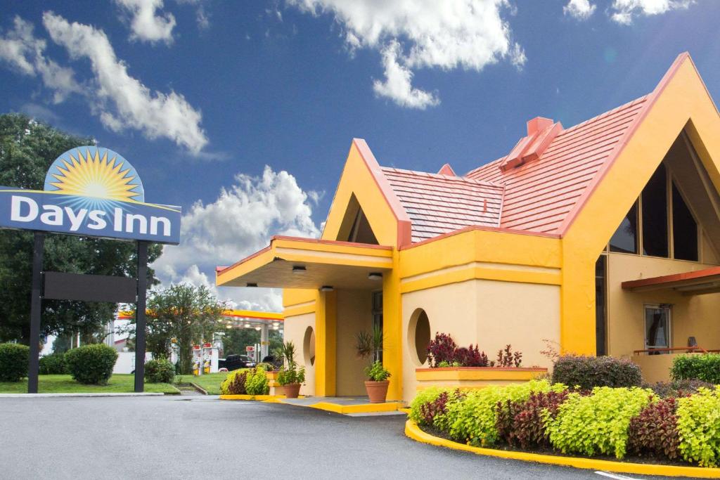 Days Inn by Wyndham Ocala North - main image