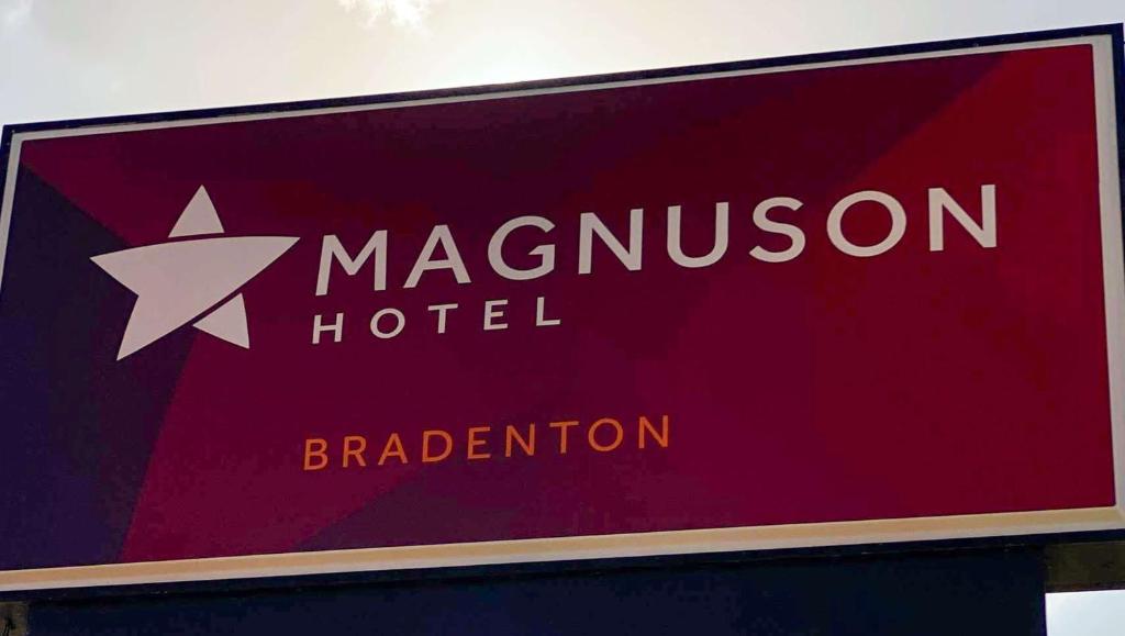 Magnuson Hotel Bradenton - image 2