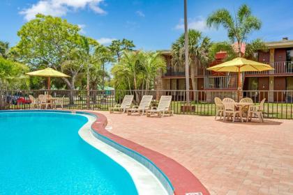 Days Inn by Wyndham Bradenton - Near the Gulf - image 2