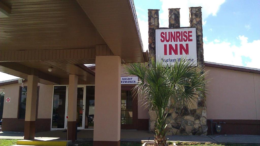 Sunrise Inn - Bradenton - main image