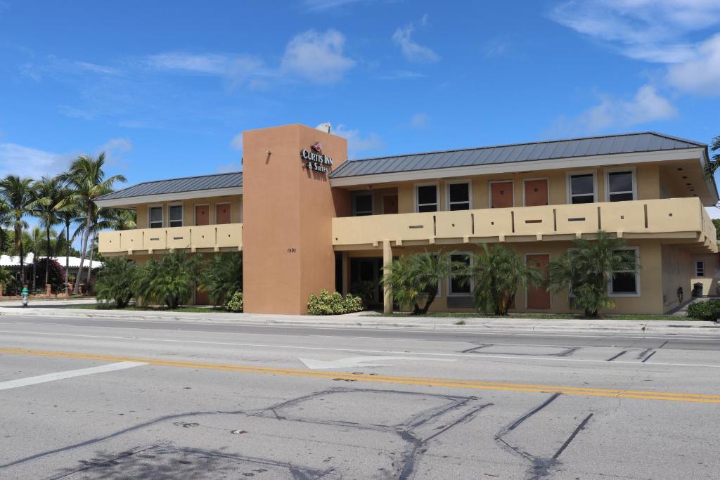 Curtis Inn & Suites - main image