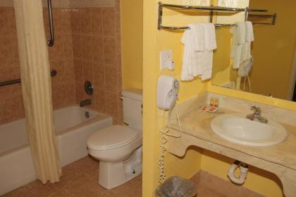 Americas Best Value Inn Cocoa/Port Canaveral - image 4