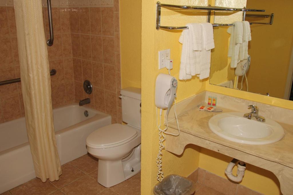 Americas Best Value Inn Cocoa/Port Canaveral - image 4