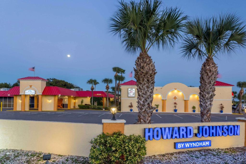 Howard Johnson by Wyndham Lakeland - image 5