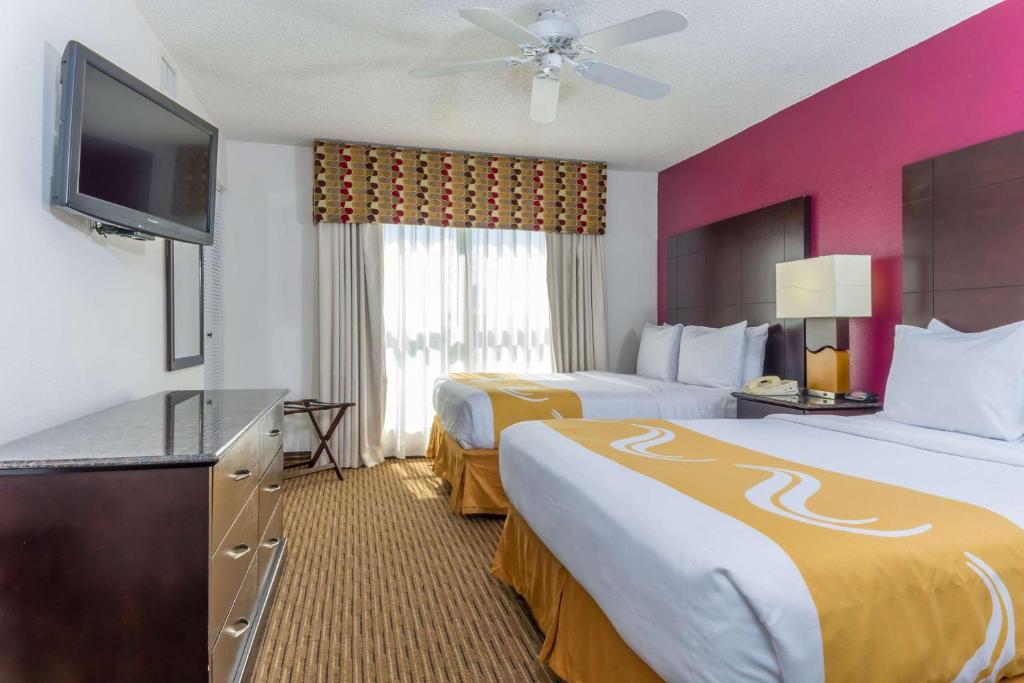 Quality Suites Lake Buena Vista - image 2