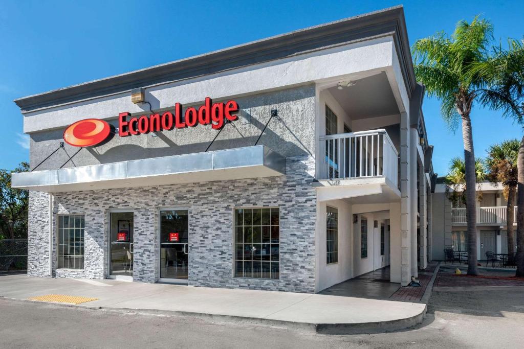 Econo Lodge at Raymond James Stadium - main image