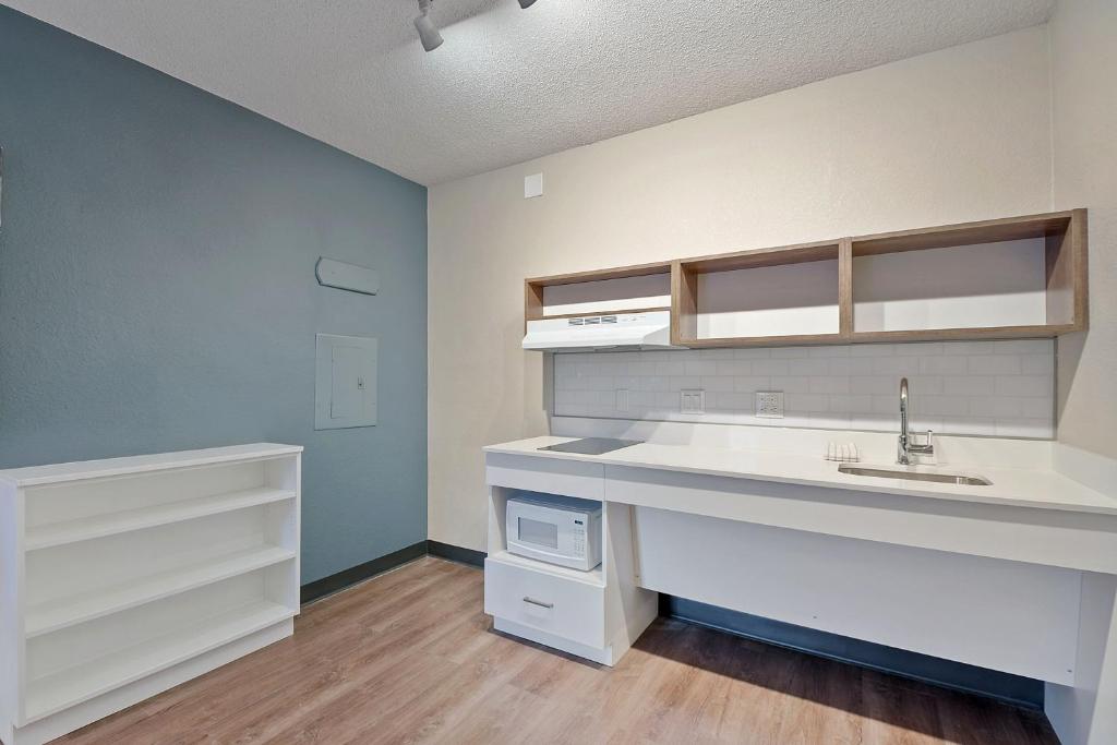 Extended Stay America Suites - Miami - Airport - Blue Lagoon - image 2