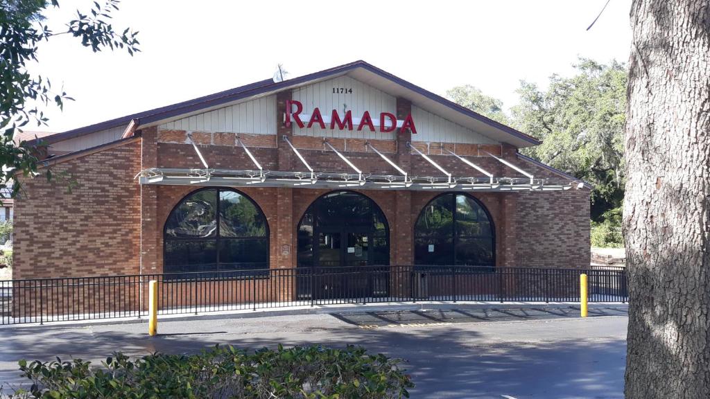 Ramada by Wyndham Temple Terrace/Tampa North - main image