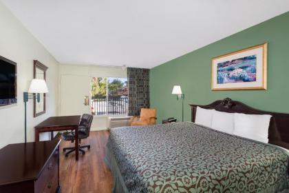 Travelodge by Wyndham Fort Myers North - image 2