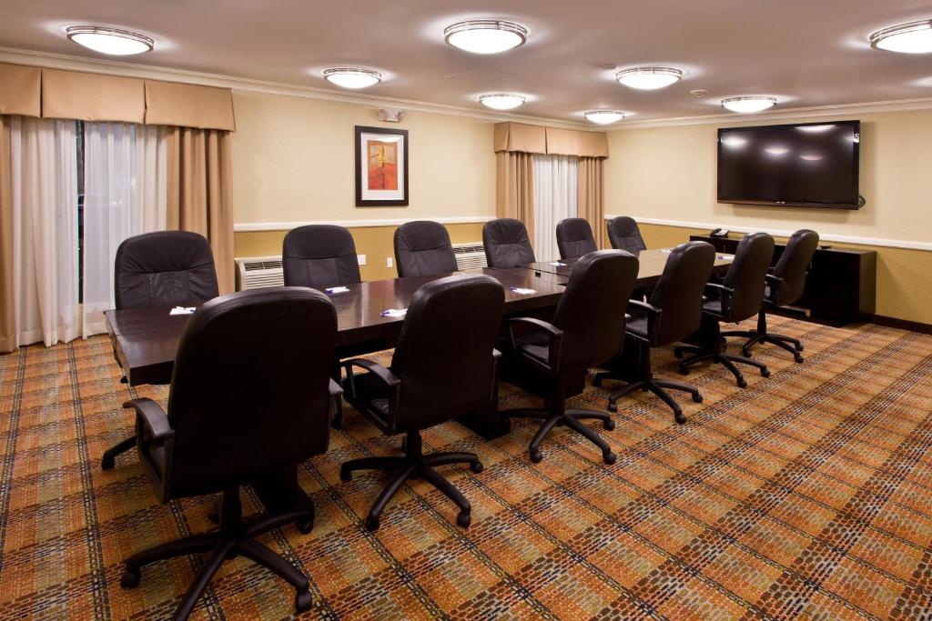 Holiday Inn Express Fort Lauderdale North - Executive Airport an IHG Hotel - image 2