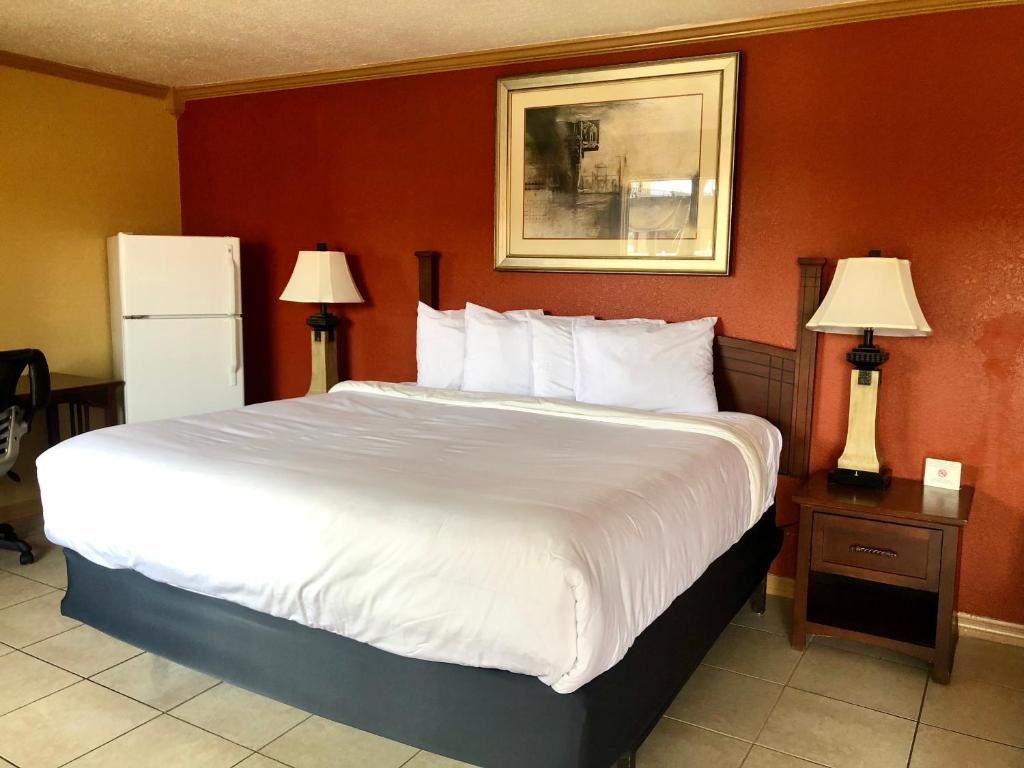 Americas Best Value Inn & Suites North Port - image 2