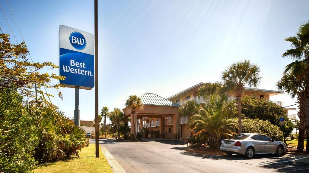 Best Western Navarre Waterfront - image 3