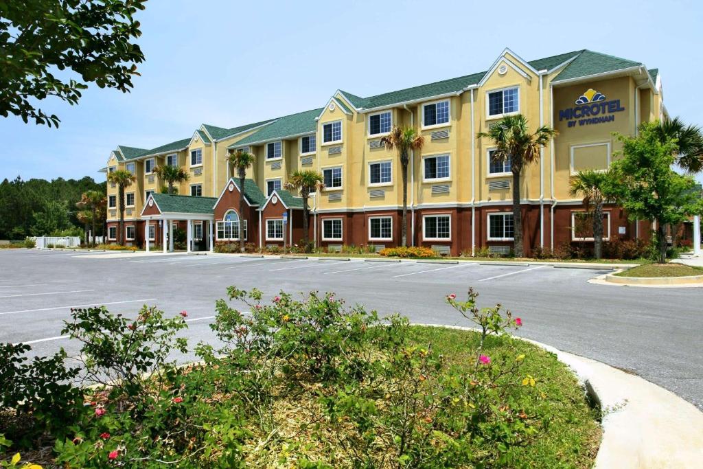 Microtel Inn & Suites by Wyndham Panama City - main image