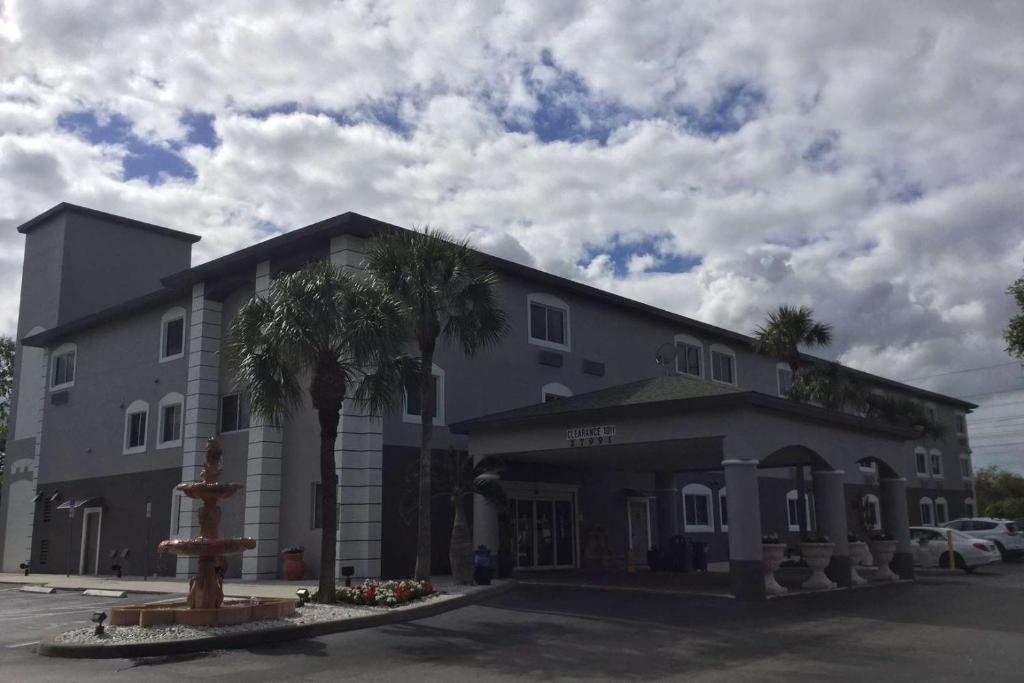 Days Inn & Suites by Wyndham Bonita Springs North Naples - main image