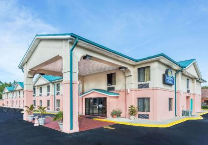 Days Inn by Wyndham Panama City/Callaway - image 2