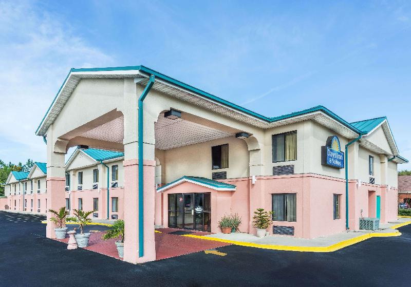 Days Inn by Wyndham Panama City/Callaway - image 2