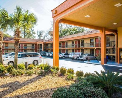 Econo Lodge Panama City