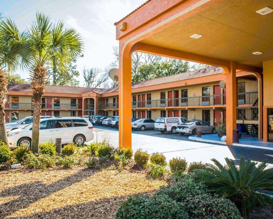 Econo Lodge Panama City - main image