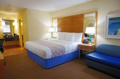 La Quinta Inn by Wyndham Ft. Lauderdale Northeast - image 2